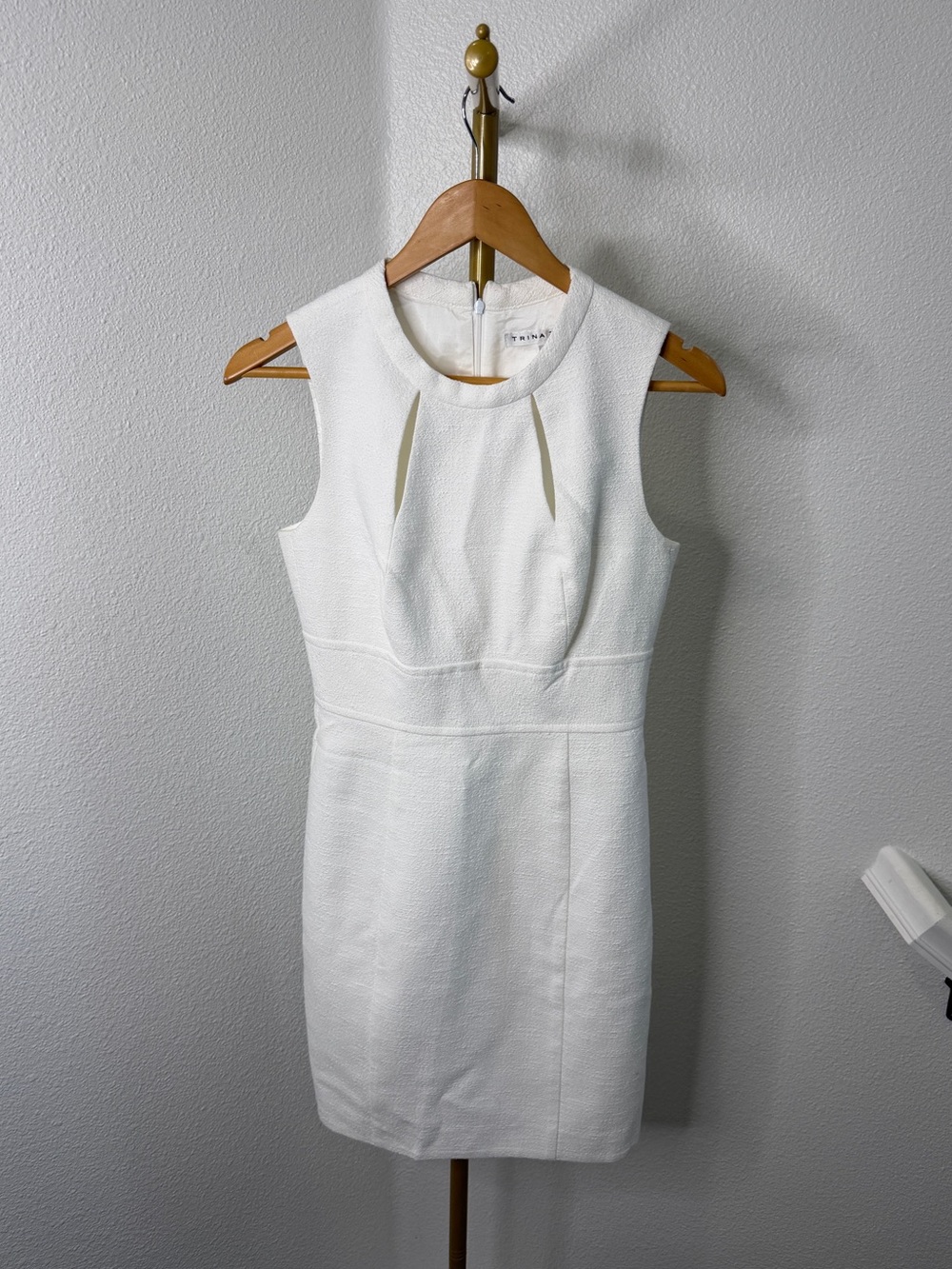Trina Turk Structured Sleeveless Cutout Sheath Dress Size 4